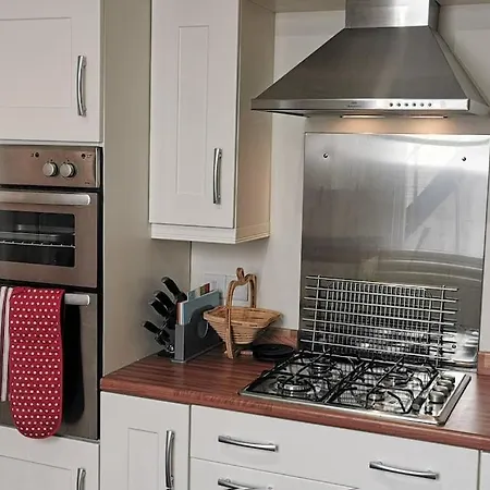 27 Princess Royal House - Ground Floor Apartment *