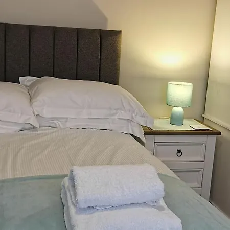 27 Princess Royal House - Ground Floor Апартаменты *