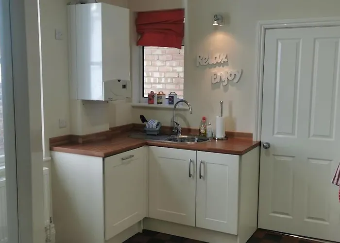 27 Princess Royal House - Ground Floor アパート *